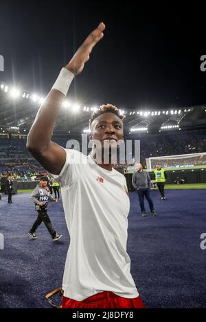 Rome, Italie. 14th mai 2022. Tammy Abraham, d'AS Roma, accueille les fans à la fin de la série italienne Un match de football entre Roma et Venezia au stade olympique. Roma et Venezia ont été dessalés 1-1. Crédit: Riccardo de Luca - mise à jour des images/Alamy Live News crédit: Riccardo de Luca - mise à jour des images/Alamy Live News Banque D'Images