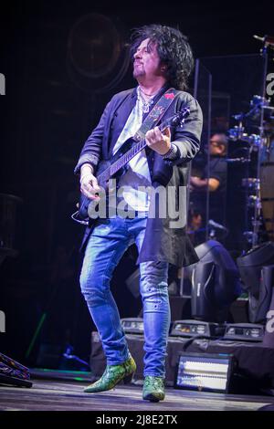 ZAGREB, CROATIE - 09 MARS 2018 : groupe de rock américain Toto sur 40 voyages autour du Sun Tour. Steve Lukather, guitariste du groupe de rock Toto Banque D'Images