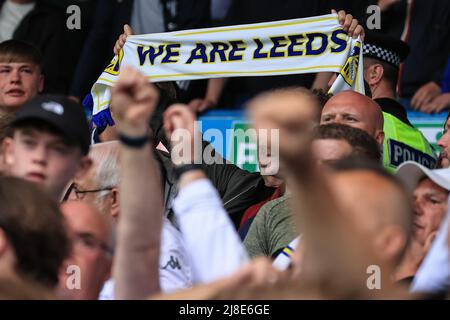 Leeds, Royaume-Uni. 15th mai 2022. Les fans de Leeds chantent à Leeds, Royaume-Uni, le 5/15/2022. (Photo de Mark Cosgrove/News Images/Sipa USA) crédit: SIPA USA/Alay Live News Banque D'Images