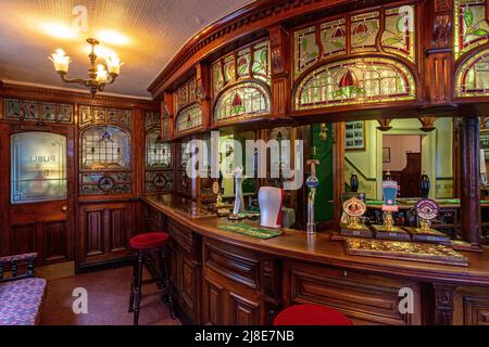 Le Peveril Of The Peak city pub anglais traditionnel, situé sur Great Bridgewater Street, Manchester, Royaume-Uni. Banque D'Images