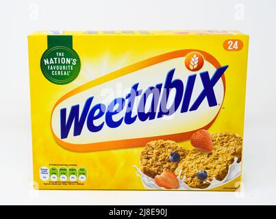 Reading, Royaume-Uni - janvier 16 2022 : une boîte de céréales Weetabix pour le petit déjeuner Banque D'Images