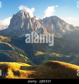 Plattkofel (Sasso Piatto) et Grohmannspitze (Sasso Levante) belles montagnes à Val di Fassa près de Sellagrape, Tirol du Sud, Dolomites, Italie Banque D'Images