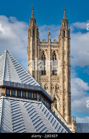 Cathédrale de Canterbury, Tour Bell Harry, toit en plomb orné, du centre de conférence de la cathédrale Banque D'Images