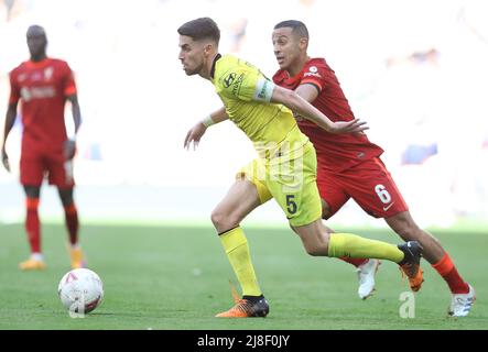 Londres, Royaume-Uni. 14th mai 2022. Jorginho de Chelsea et Thiago Alcántara de Liverpool défi pour le ballon lors du match Emirates FA Cup au stade Wembley, Londres. Le crédit photo devrait se lire: Paul Terry/Sportimage crédit: Sportimage/Alay Live News Banque D'Images