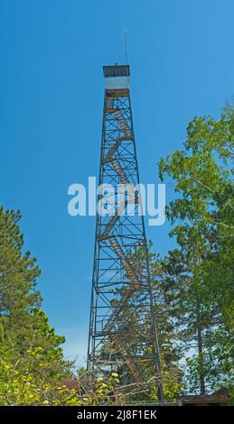 Beaucoup d'escaliers au sommet de la tour de feu dans la réserve naturelle nationale de Seney au Michigan Banque D'Images