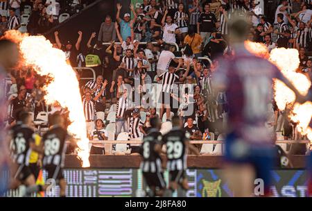 Rio de Janeiro, Brésil. 16th mai 2022. RJ - Rio de Janeiro - 05/15/2022 - BRÉSILIEN A 2022, BOTAFOGO X FORTALEZA - fans de Botafogo lors d'un match entre Botafogo et Fortaleza au stade Engenhao pour le championnat brésilien A 2022. Photo: Jorge Rodrigues/AGIF/Sipa USA crédit: SIPA USA/Alay Live News Banque D'Images