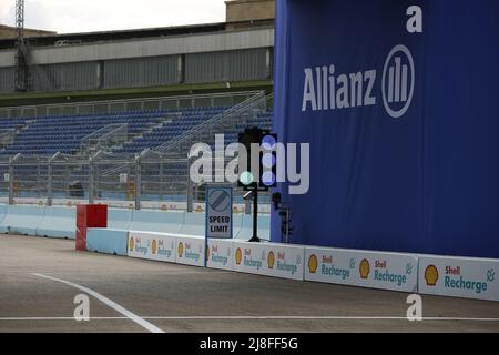 13 mai 2022, Berlin, Tempelhofer Damm, 12101 Berlin, Allemagne: Berlin: Le Championnat du monde de Formule E commence à Tempelhofer Flugfeld. 22 pilotes se battent pour des victoires en deux étapes. (Credit image: © Simone Kuhlmey/Pacific Press via ZUMA Press Wire) Banque D'Images