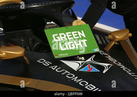 13 mai 2022, Berlin, Tempelhofer Damm, 12101 Berlin, Allemagne: Berlin: Le Championnat du monde de Formule E commence à Tempelhofer Flugfeld. 22 pilotes se battent pour des victoires en deux étapes. (Credit image: © Simone Kuhlmey/Pacific Press via ZUMA Press Wire) Banque D'Images