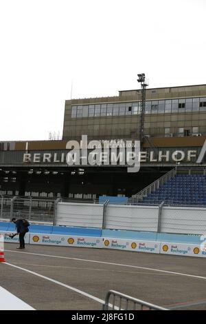13 mai 2022, Berlin, Tempelhofer Damm, 12101 Berlin, Allemagne: Berlin: Le Championnat du monde de Formule E commence à Tempelhofer Flugfeld. 22 pilotes se battent pour des victoires en deux étapes. (Credit image: © Simone Kuhlmey/Pacific Press via ZUMA Press Wire) Banque D'Images