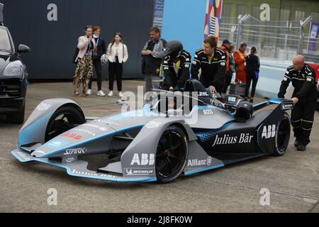 13 mai 2022, Berlin, Tempelhofer Damm, 12101 Berlin, Allemagne: Berlin: Le Championnat du monde de Formule E commence à Tempelhofer Flugfeld. 22 pilotes se battent pour des victoires en deux étapes. (Credit image: © Simone Kuhlmey/Pacific Press via ZUMA Press Wire) Banque D'Images