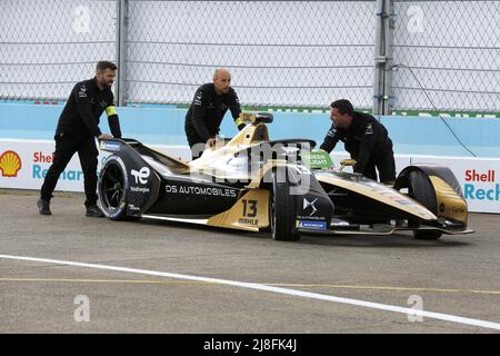 13 mai 2022, Berlin, Tempelhofer Damm, 12101 Berlin, Allemagne: Berlin: Le Championnat du monde de Formule E commence à Tempelhofer Flugfeld. 22 pilotes se battent pour des victoires en deux étapes. (Credit image: © Simone Kuhlmey/Pacific Press via ZUMA Press Wire) Banque D'Images