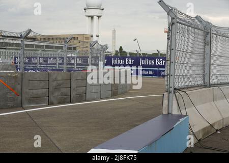 13 mai 2022, Berlin, Tempelhofer Damm, 12101 Berlin, Allemagne: Berlin: Le Championnat du monde de Formule E commence à Tempelhofer Flugfeld. 22 pilotes se battent pour des victoires en deux étapes. (Credit image: © Simone Kuhlmey/Pacific Press via ZUMA Press Wire) Banque D'Images