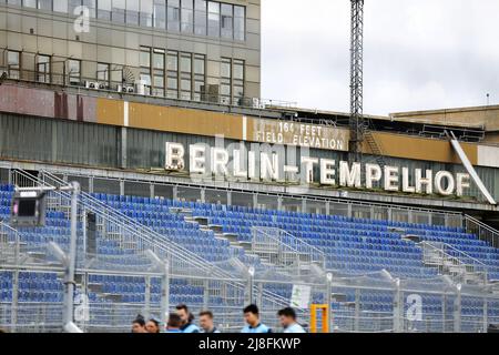 13 mai 2022, Berlin, Tempelhofer Damm, 12101 Berlin, Allemagne: Berlin: Le Championnat du monde de Formule E commence à Tempelhofer Flugfeld. 22 pilotes se battent pour des victoires en deux étapes. (Credit image: © Simone Kuhlmey/Pacific Press via ZUMA Press Wire) Banque D'Images