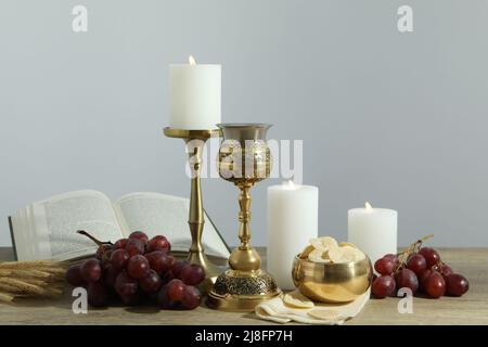 Concept ou composition de l'Eucharistie avec différents accessoires Banque D'Images