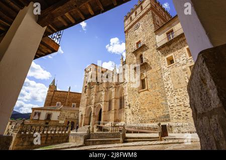 Le Real Monasterio de Guadalupe en Estrémadure, en Espagne, est un bâtiment religieux catholique construit à partir du 13th siècle Banque D'Images