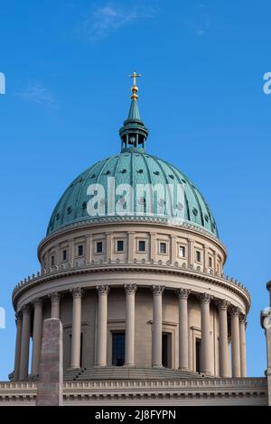 Dôme de l'église Saint-Nicolas (St. Nikolaikirche) dans la ville de Potsdam, Brandebourg, Allemagne, Église évangélique de style classique du 19th siècle. Banque D'Images