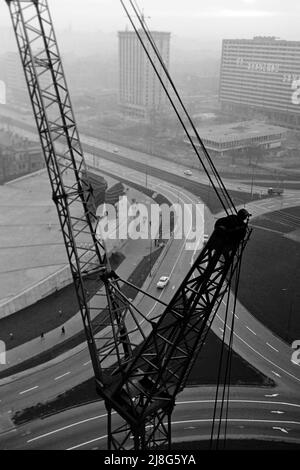 Blick auf das Denkmal der Schlesischen Aufstände in Kattowitz, Woiwodschaft Schlesien, 1967. Vue sur le Monument de l'insurrection silésienne, Silesia Voivodeship, 1967. Banque D'Images