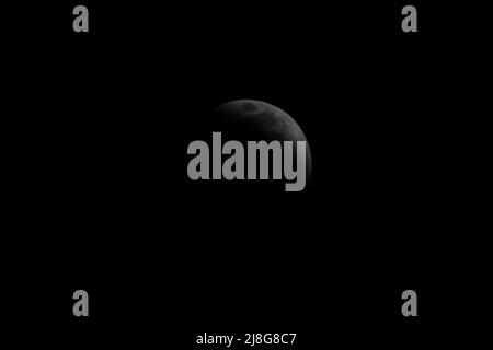 Mexico. 15th mai 2022. La lune est vue lors d'une éclipse lunaire totale à Mexico, capitale du Mexique, le 15 mai 2022. Crédit: Francisco Canedo/Xinhua/Alamy Live News Banque D'Images