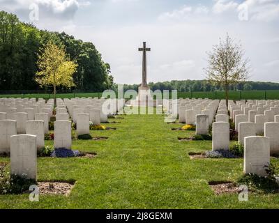 Voici le cimetière britannique de la première Guerre mondiale à la ville aux Bois. La plupart des 155 hommes ont été KIA pendant avril-mai 1918 pendant l'offensive du printemps allemand Banque D'Images