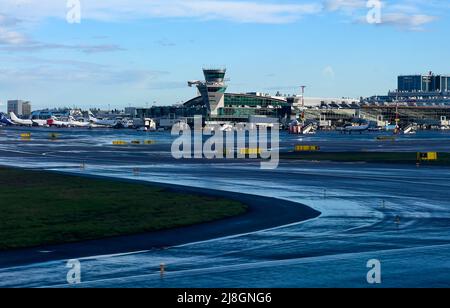 Aéroport Helsinki Vantaa (Helsinki-Vantaan lentoasema) à Helsinki, Finlande, le 12 mars 2022. © Peter Schatz / Alamy Live News Banque D'Images
