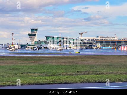 Aéroport Helsinki Vantaa (Helsinki-Vantaan lentoasema) à Helsinki, Finlande, le 12 mars 2022. © Peter Schatz / Alamy Live News Banque D'Images