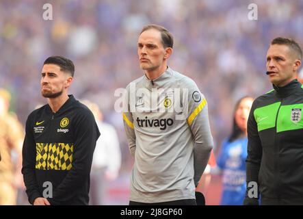 14 Mai 2022 - Chelsea / Liverpool - Emirates FA Cup final - Wembley Stadium Chelsea Manager Thomas Tuchel et Jorginho pendant l'hymne national à Wembley Picture Credit : © Mark pain / Alay Live News Banque D'Images