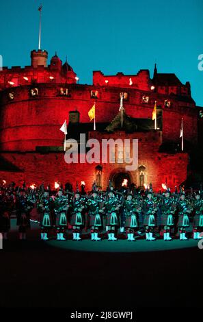 Les tuyaux massés au Tattoo militaire d'Édimbourg, en 1996, sur l'esplanade du château d'Édimbourg, se sont produit du 2nd au 24th août. Banque D'Images