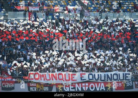 Naples, Italie. 15 mai 2022. Gênes fans de CFC pendant la série Un match entre SSC Napoli et Gênes CFC au Stadio Diego Armando Maradona Naples Italie le 15 mai 2022. Credit:Franco Romano/Alamy Live News Banque D'Images