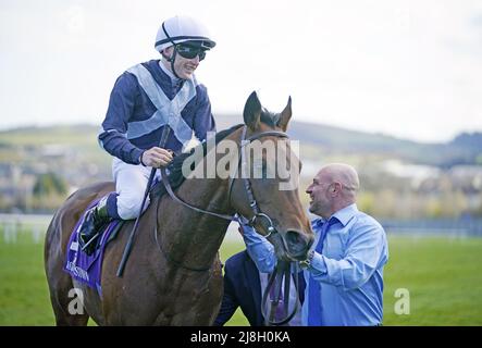 Photo du dossier datée du 2-04-2022 de Piz Badile criblé par Gavin Ryan après avoir remporté le P.W. Enjeux McGrath Memorial Ballysax. Frankie Dettori a été réservé pour monter à Piz Badile dans le Cazoo Derby à Epsom le mois prochain. Le colt Ulysses a été mis à jour pour le premier Classic depuis qu'il a remporté les enjeux de Ballysax à Leopardstown au début du mois d'avril. L'entraîneur Donnacha O'Brien a finalement décidé de ne pas retourner sur le site de Foxrock pour le Derby Trial remporté par Stone Age. Date de publication : lundi 16 mai 2022. Banque D'Images