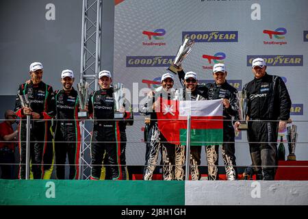 69 AL HARTHY Ahmad (omn), DE HAAN Sam (gbr), SORENSEN Marco (dnk), Oman Racing avec TF Sport, Aston Martin Vantage AMR, 95 ADAM Jonny (gbr), HARSHORNE John (gbr), CHAVES Henrique (prt), Oman Racing avec TF Sport, Aston Martin Vantage AMR, portrait de Poola pendant 4 heures, 2022 heures 2nd ronde de la série européenne le Mans 2022 sur le circuit Imola du 12 au 15 mai, à Imola, Italie - photo: Paulo Maria/DPPI/LiveMedia Banque D'Images