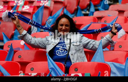 LONDRES, ANGLETERRE - 15 MAI : les fans de Chelsea avant la finale de la coupe féminine de football entre Chelsea Women et Manchester City Women au stade Wembley, Londres, Royaume-Uni 15 Banque D'Images