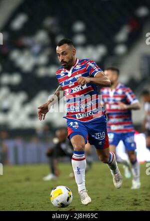 RIO DE JANEIRO, BRÉSIL - MAI 15: Moises de Fortaleza en action, pendant le match entre Botafogo et Fortaleza dans le cadre de la série Brasileirao A 2022 à Estadio Olímpico Nilton Santos le 15 mai 2022 à Rio de Janeiro, Brésil. (Photo par MB Media) Banque D'Images