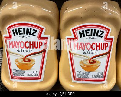 Grovetown, GA USA - 02 15 22: Magasin de détail de la sauce Heinze Mayochup Banque D'Images