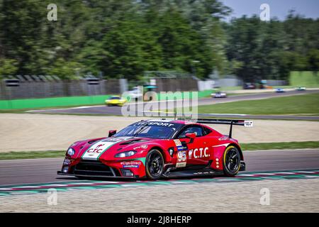 95 ADAM Jonny (gbr), HARSHORNE John (gbr), CHAVES Henrique (prt), Oman Racing avec TF Sport, Aston Martin Vantage AMR, action pendant les 4 heures d'Imola 2022, 2nd tour de la série européenne le Mans 2022 sur le circuit Imola du 12 au 15 mai, à Imola, Italie - photo : Paulo Maria/DPPI/LiveMedia Banque D'Images