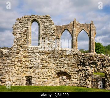 Les magnifiques ruines datant de 12th ans de l'ancienne abbaye de Bayham, sur la frontière du Kent East Sussex, dans le sud-est de l'Angleterre Banque D'Images