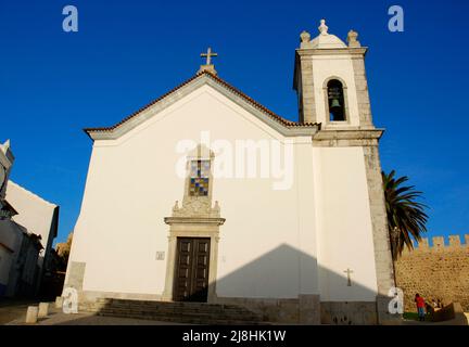 Portugal, Sines. Extérieur de l'église mère de Sao Salvador. Banque D'Images