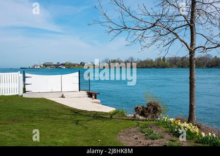 Vue sur le Vieux fort Niagara de l'autre côté de la rivière Niagara depuis Niagara-on-the-Lake. Niagara-on-the-Lake Ontario Canada. Banque D'Images