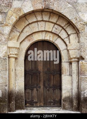 Espagne, Navarre, Monastère de Leyre. Ancienne porte du monastère. Église de San Salvador, XIIe siècle. Banque D'Images