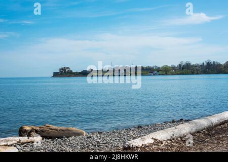 Vue sur le Vieux fort Niagara de l'autre côté de la rivière Niagara depuis Niagara-on-the-Lake. Niagara-on-the-Lake Ontario Canada. Banque D'Images