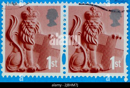 Photo de deux timbres-poste britanniques de la série célébrant l'Angleterre couronné Lion d'Angleterre 2007 Banque D'Images