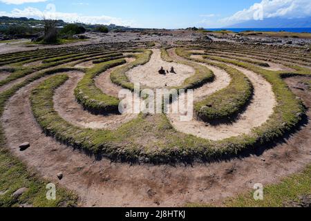 Kapalua Labyrinth sur la pointe Makaluapuna à l'ouest de Maui, Hawaï - Monument sacré fait de fossés circulaires qui remernent les dieux hawaïens Banque D'Images