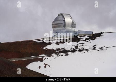 Dôme brillant de l'observatoire Gemini au sommet du volcan Mauna Kea sur la Grande île d'Hawaï, États-Unis Banque D'Images