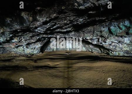 Maniniholo Dry Cave le long de l'autoroute Kuhio à côté de Haena Beach Park sur la rive nord de l'île de Kauai à Hawaï, États-Unis Banque D'Images