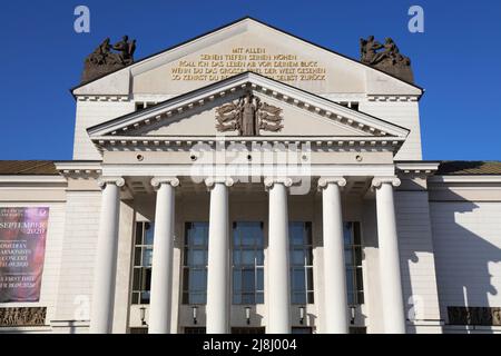 DUISBURG, ALLEMAGNE - 18 SEPTEMBRE 2020: Théâtre à Duisburg, Allemagne. Le théâtre accueille l'Orchestre Philharmonique de Duisburg, l'Opéra allemand Banque D'Images