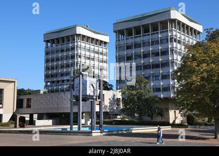 MARL, ALLEMAGNE - 20 SEPTEMBRE 2020 : les gens visitent la place publique de la place de la Creuse Platz, en Allemagne. Marl est une ancienne ville industrielle importante de North RH Banque D'Images