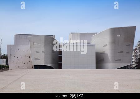 CASABLANCA, MAROC - 22 FÉVRIER 2022 : Grand Théâtre de Casablanca sur la place Mohammed V au centre-ville de Casablanca, Maroc. Casablanca est le plus grand c Banque D'Images