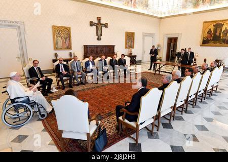 Vatican, Vatican. 16th mai 2022. Italie, Rome, Vatican, 13/05/16.le Pape François reçoit en audience les Recteurs des universités du Latium au Vatican Photographie par Vatican Media/Catholic Press photo. LIMITÉ À L'USAGE ÉDITORIAL - PAS DE MARKETING - PAS DE CAMPAGNES PUBLICITAIRES crédit: Agence de photo indépendante/Alamy Live News Banque D'Images