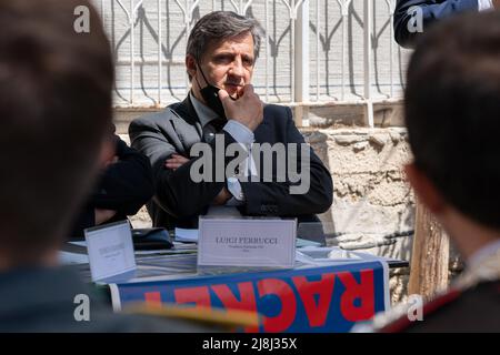 Naples, Italie. 16th mai 2022. Luigi Ferrucci, président anti-raquette de FAI lors du débat tenu le jour de la commémoration de Domenico Noviello, victime de la Camorra. L'événement a eu lieu au siège de l'association FAI Antiraquette à Castelvolturno le 16 mai 2022. Crédit : Agence photo indépendante/Alamy Live News Banque D'Images