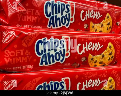 Grovetown, GA USA - 04 15 22: Magasin de détail biscuits Chips Ahoy chewy Banque D'Images