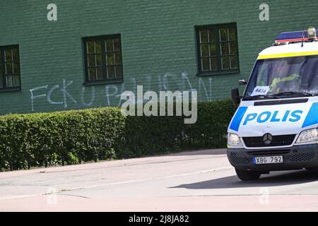 Le chef du parti extrémiste de droite, Stram Kurs, Rasmus Paludan, est arrivé samedi à Uppsala. La police lui a d'abord donné la permission sur la place Vaksala, mais l'emplacement a été changé pour Österplan. Sur la photo: La police prépare la manifestation. Ici photo de la place Vaksala. Banque D'Images